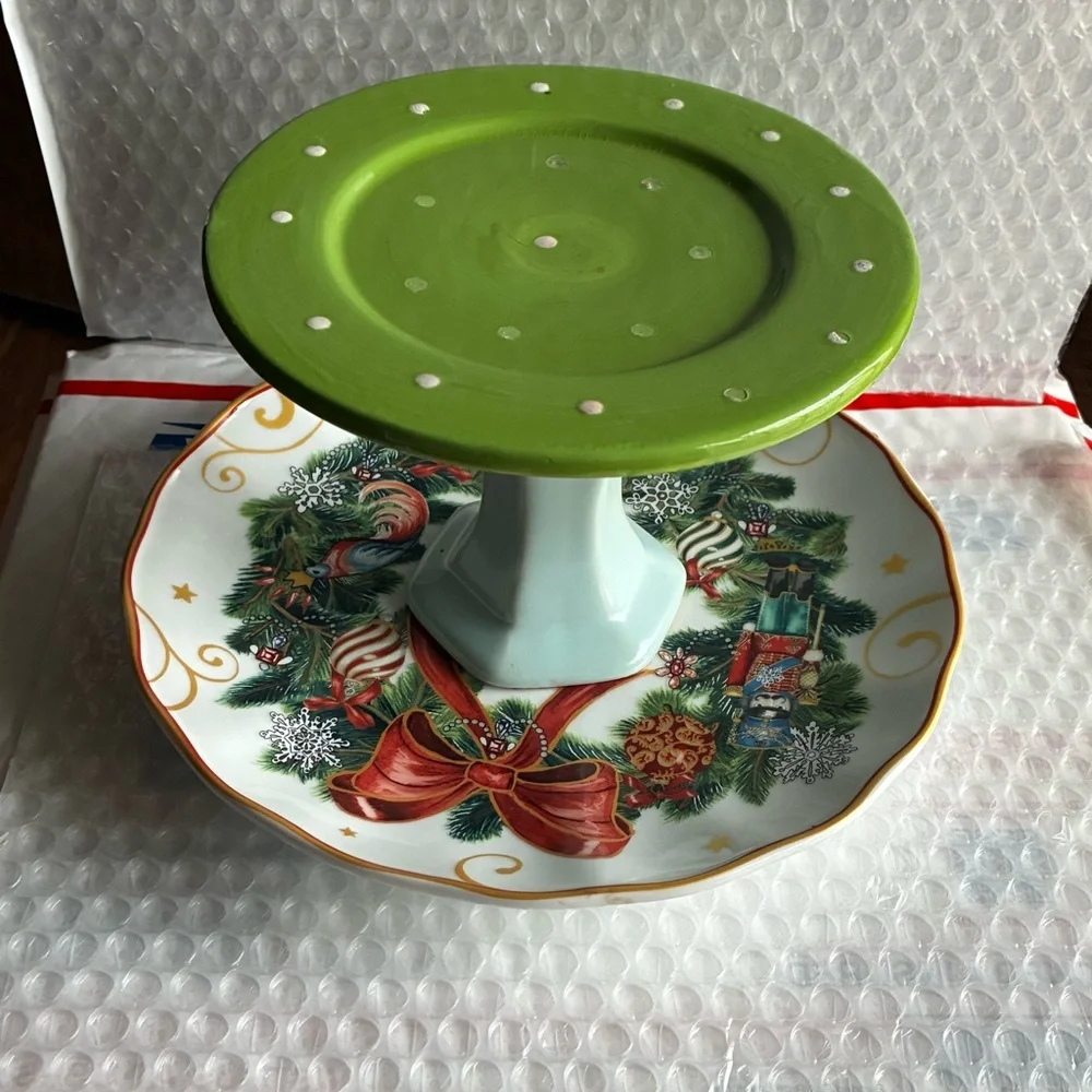 Williams Sonoma Elegant White Ceramic Footed Cake Pedestal Plate Xmas